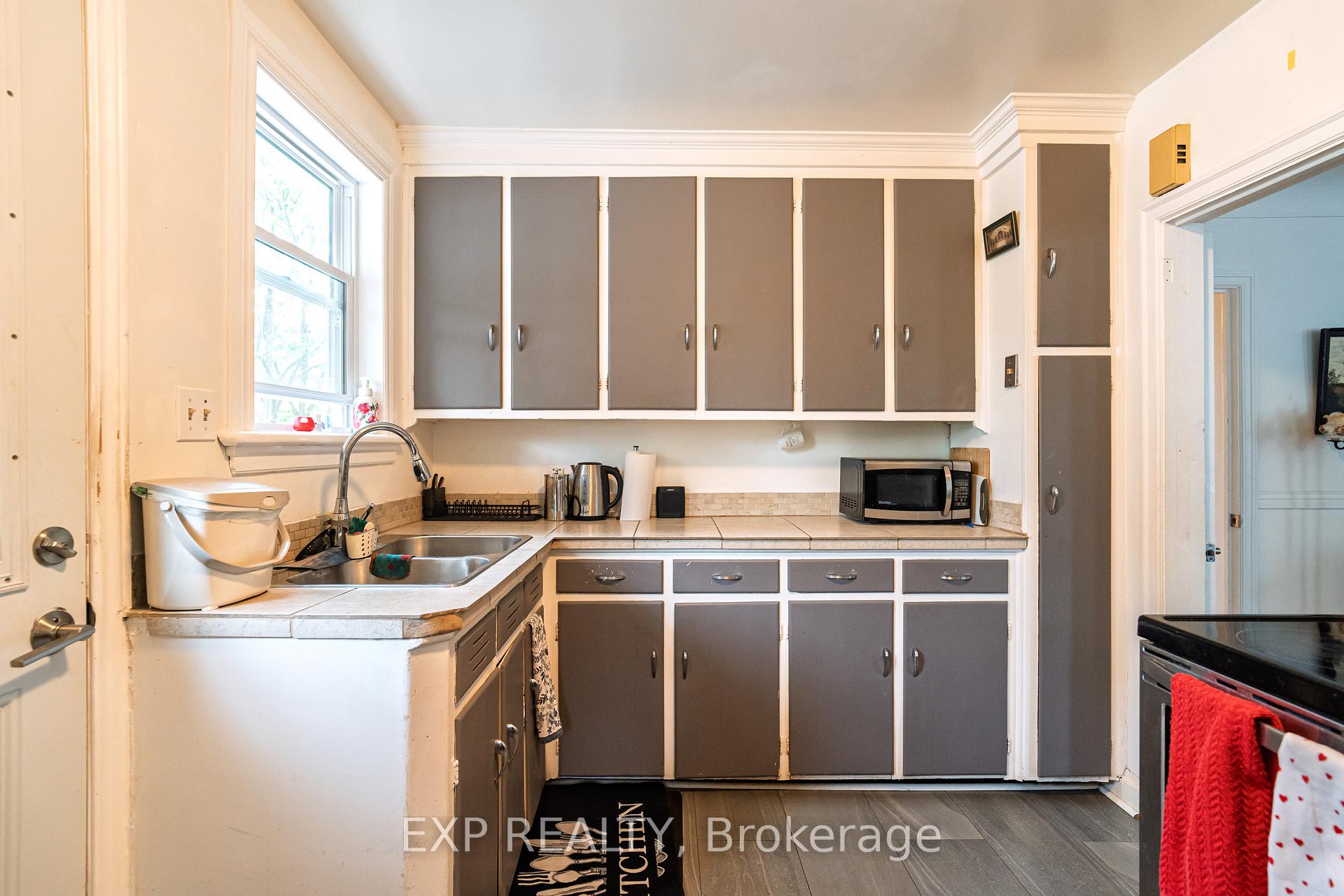 Photo 8 of 100 Dagmar Avenue, Ottawa, Vanier — HOMEH