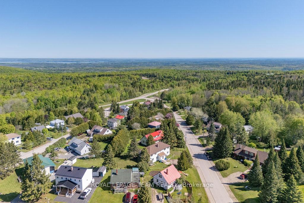 Photo 7 of 72 Sebastopol Drive, Bonnechere Valley, Eganville/Bonnechere Twp — HOMEH
