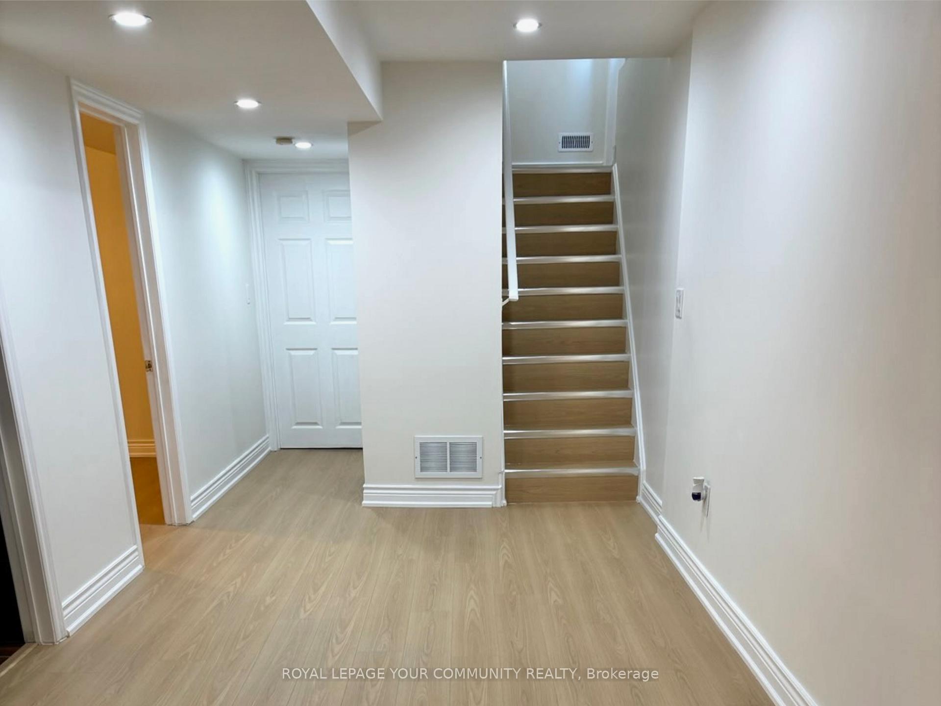 Photo 9 of 18 Macbride Crescent, Vaughan, Maple — HOMEH