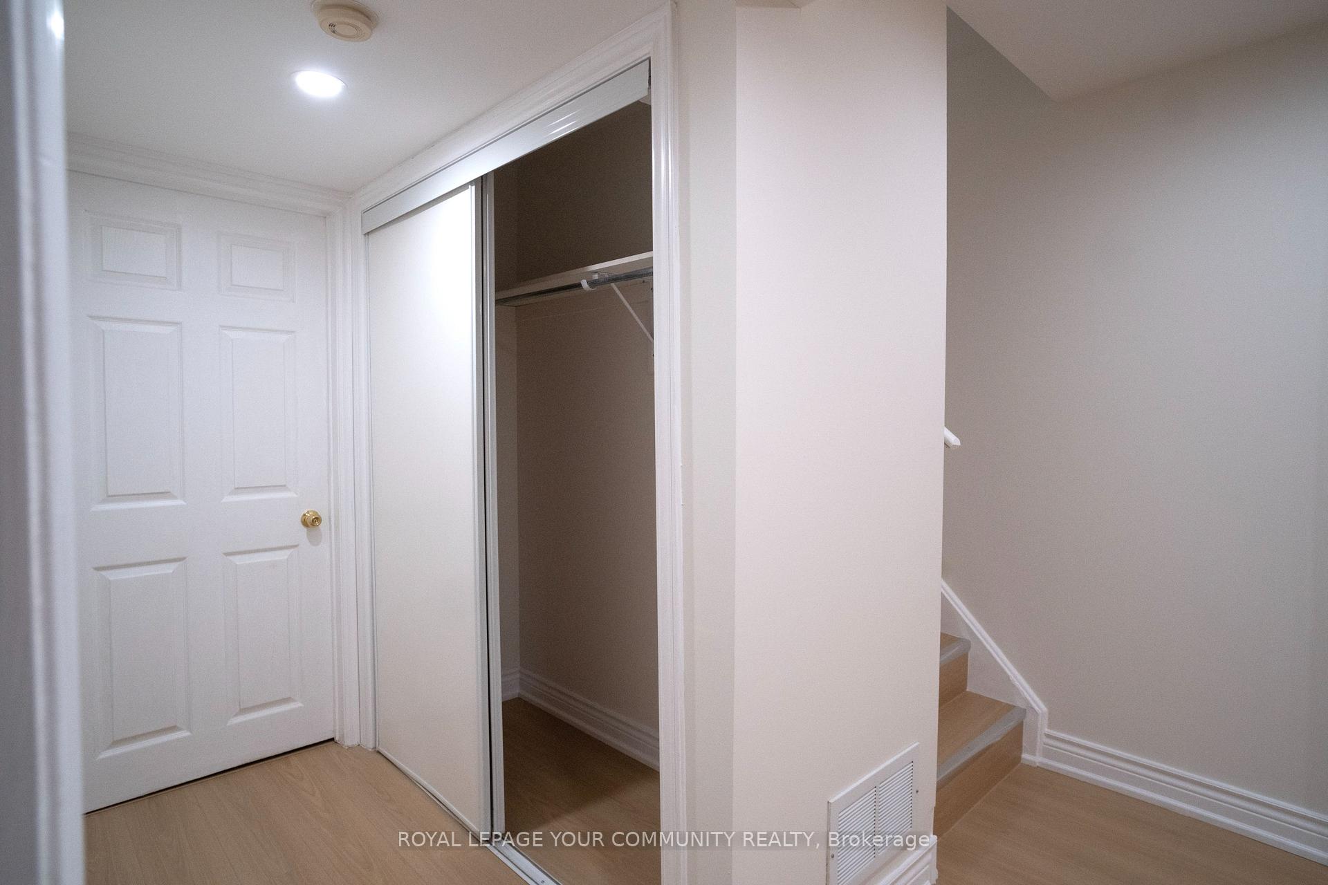 Photo 11 of 18 Macbride Crescent, Vaughan, Maple — HOMEH