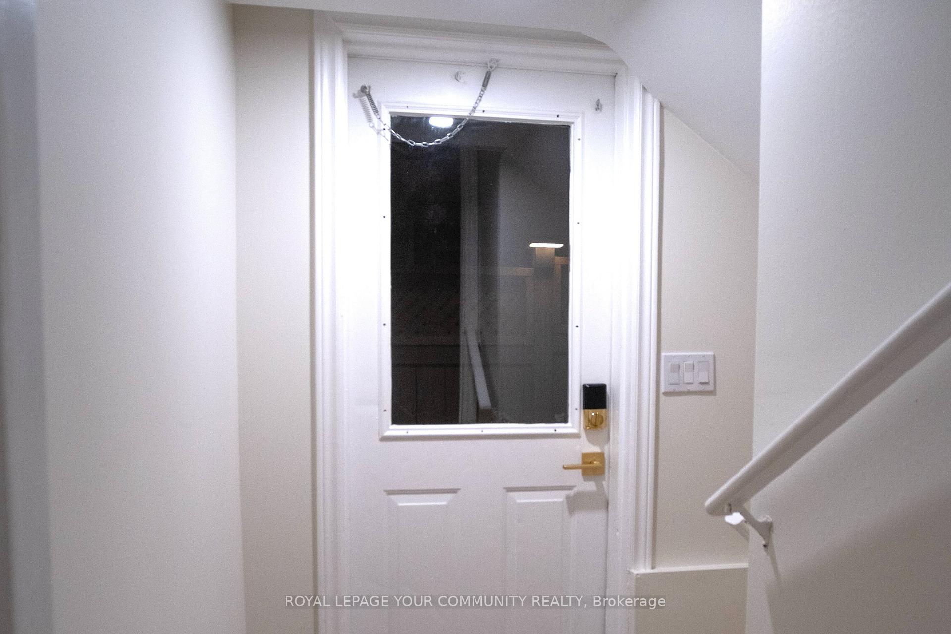 Photo 13 of 18 Macbride Crescent, Vaughan, Maple — HOMEH