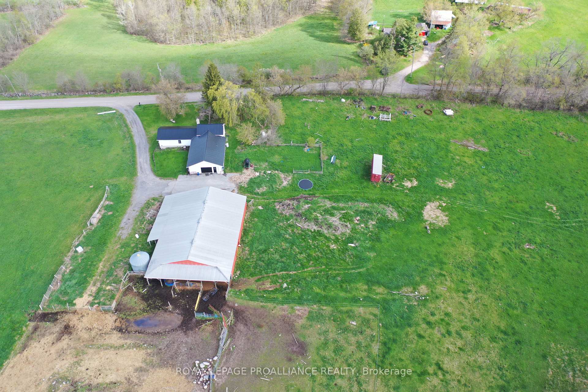 Photo 3 of 482 Smith Road, Tyendinaga, Tyendinaga Township — HOMEH