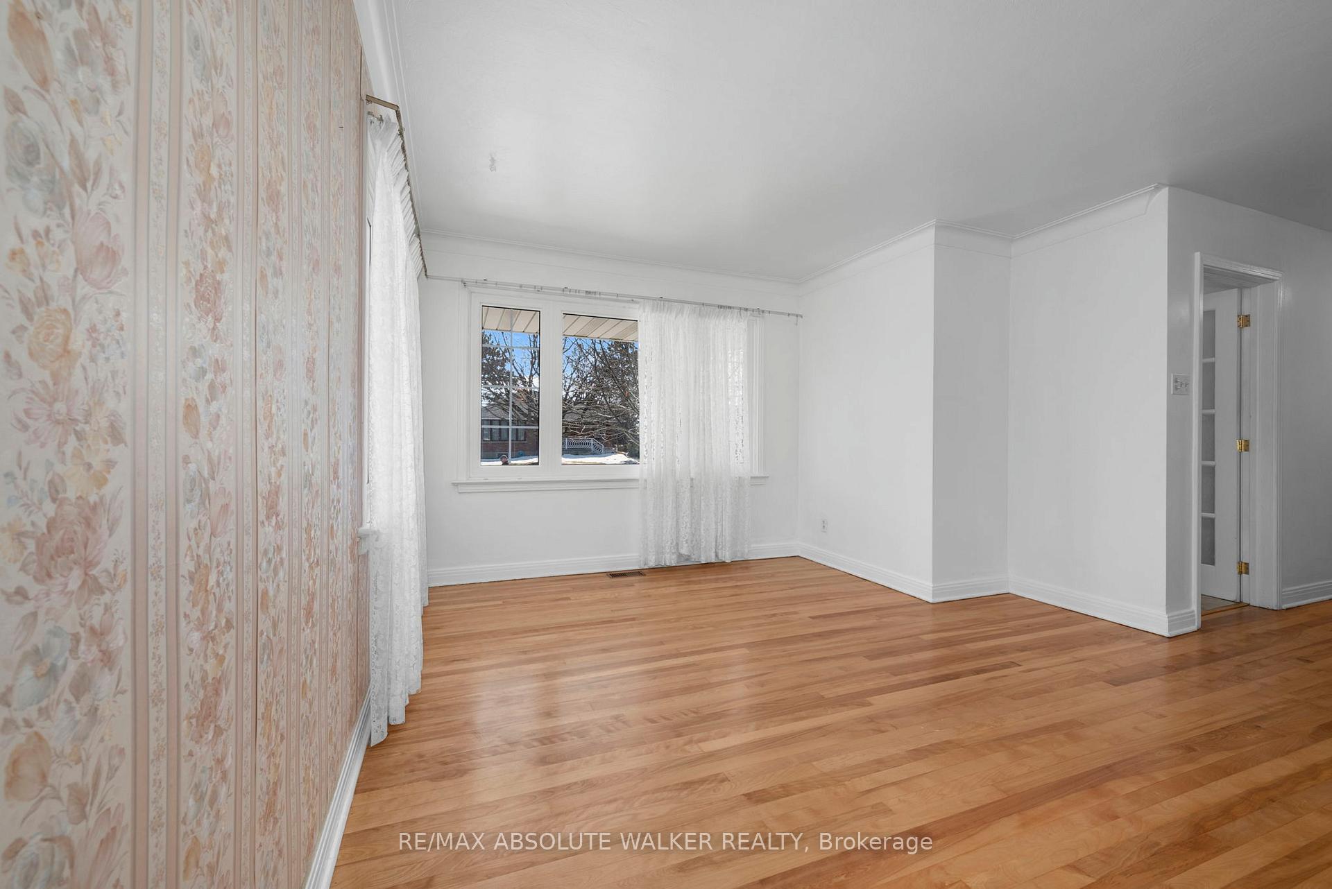 Photo 6 of 114 Crownhill Street, Ottawa, Cardinal Heights — HOMEH