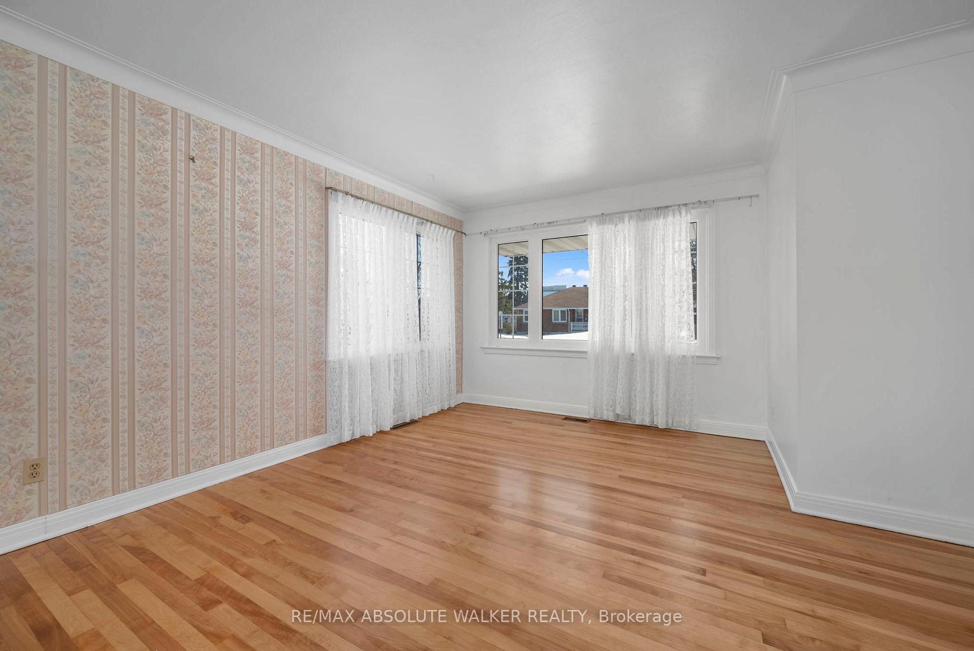 Photo 7 of 114 Crownhill Street, Ottawa, Cardinal Heights — HOMEH