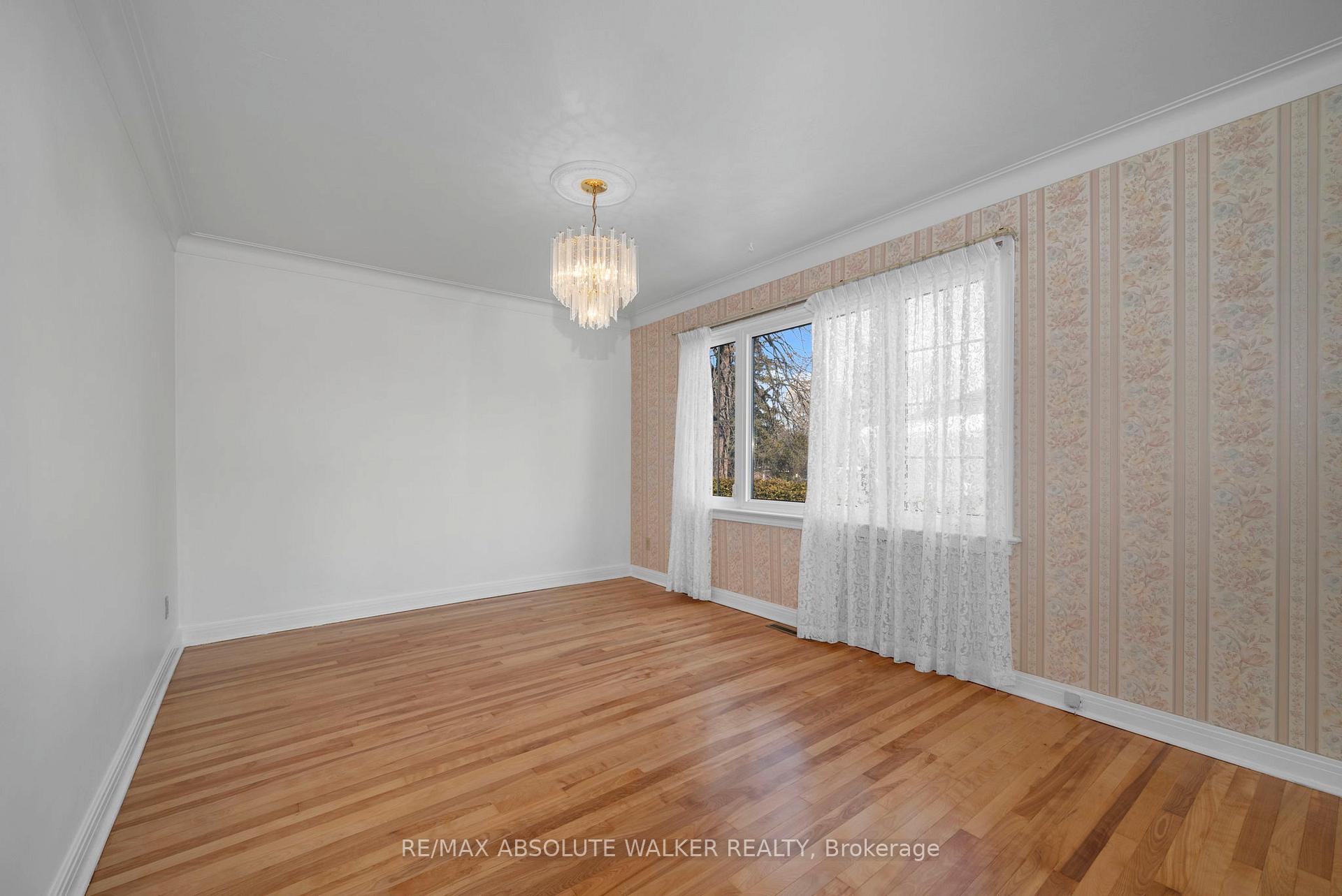 Photo 8 of 114 Crownhill Street, Ottawa, Cardinal Heights — HOMEH