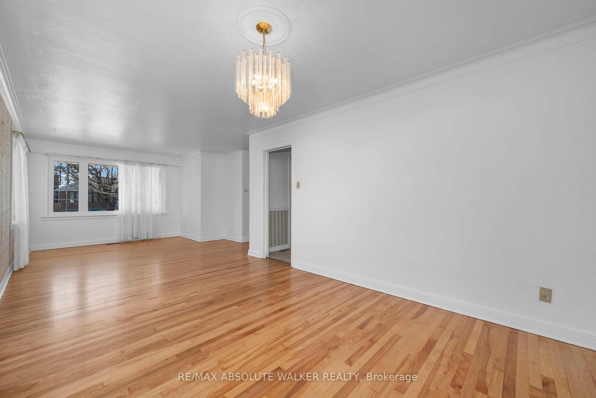Photo 10 of 114 Crownhill Street, Ottawa, Cardinal Heights — HOMEH