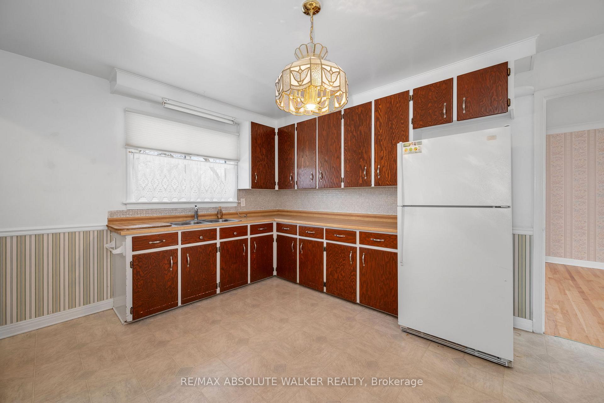 Photo 12 of 114 Crownhill Street, Ottawa, Cardinal Heights — HOMEH