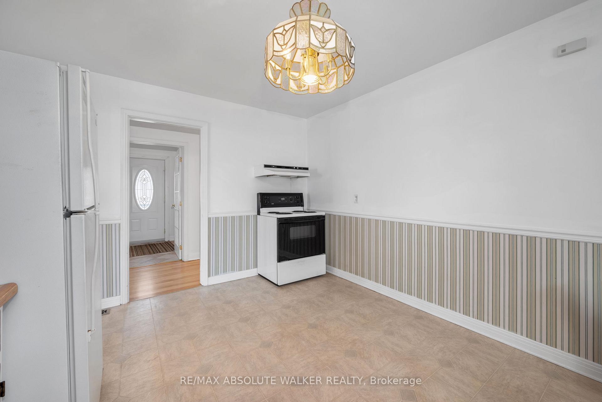 Photo 13 of 114 Crownhill Street, Ottawa, Cardinal Heights — HOMEH
