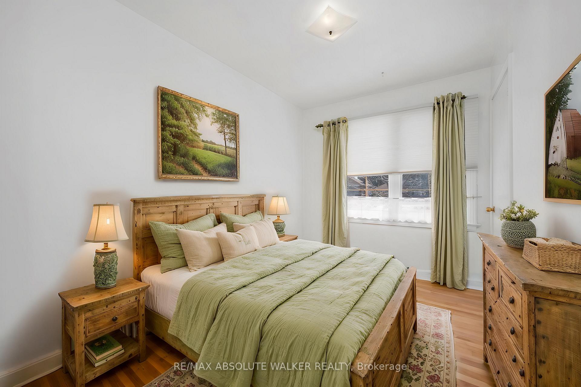 Photo 14 of 114 Crownhill Street, Ottawa, Cardinal Heights — HOMEH