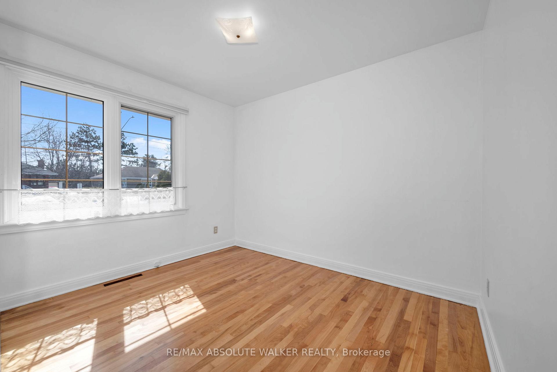 Photo 19 of 114 Crownhill Street, Ottawa, Cardinal Heights — HOMEH