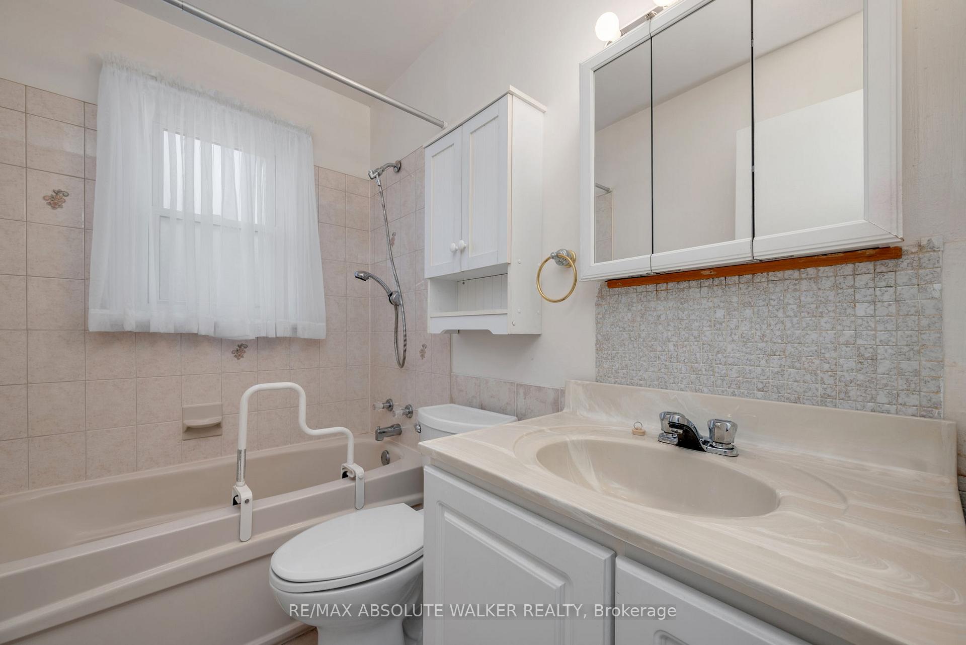 Photo 25 of 114 Crownhill Street, Ottawa, Cardinal Heights — HOMEH