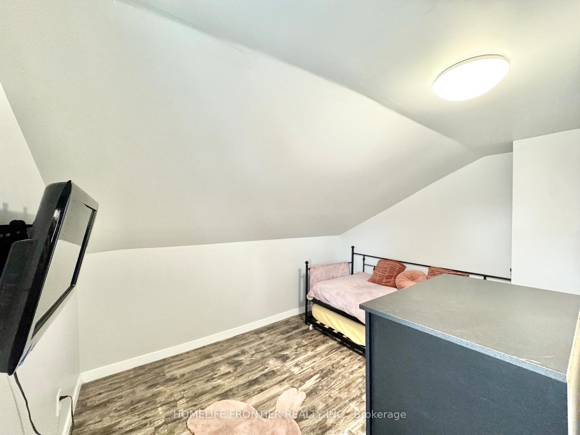 Photo 11 of 27 Beech Street, Ajax, Central — HOMEH
