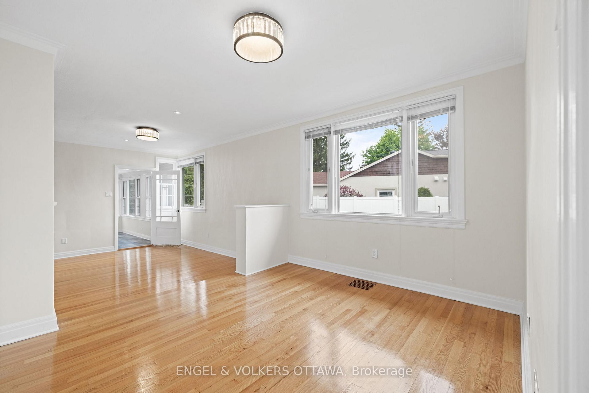 Photo 6 of 1960 Alta Vista Drive, Ottawa, Faircrest Heights — HOMEH