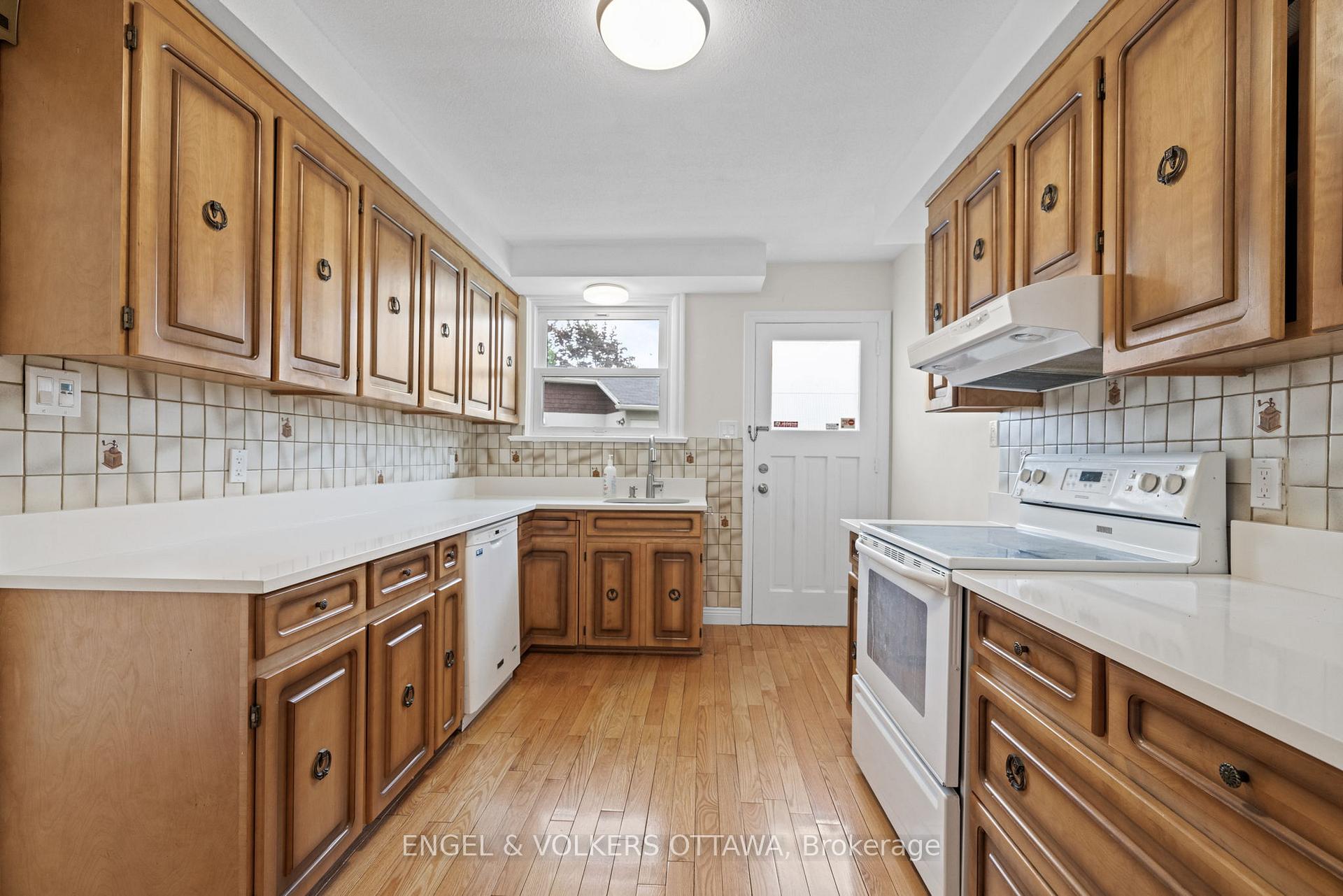 Photo 7 of 1960 Alta Vista Drive, Ottawa, Faircrest Heights — HOMEH