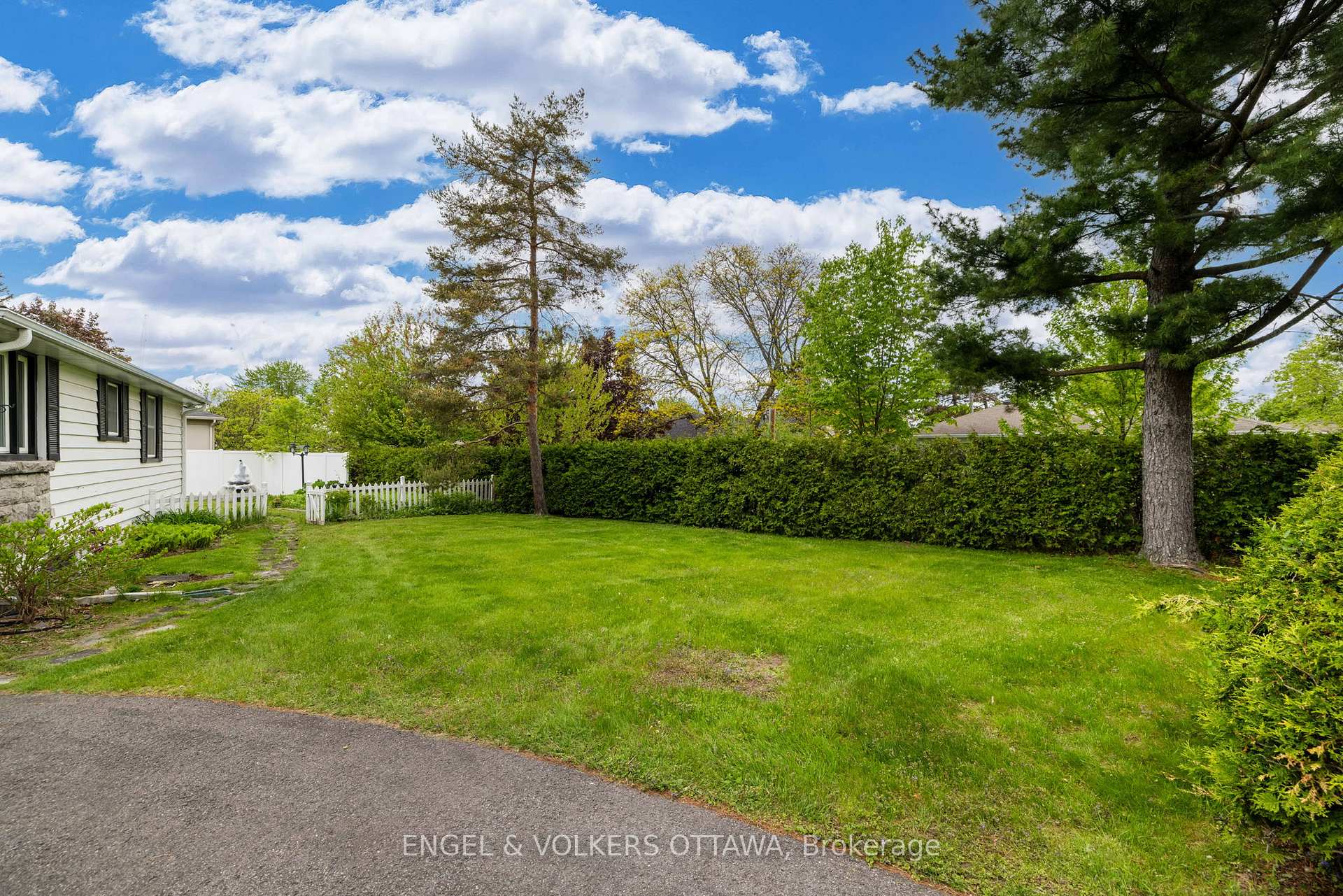 Photo 31 of 1960 Alta Vista Drive, Ottawa, Faircrest Heights — HOMEH