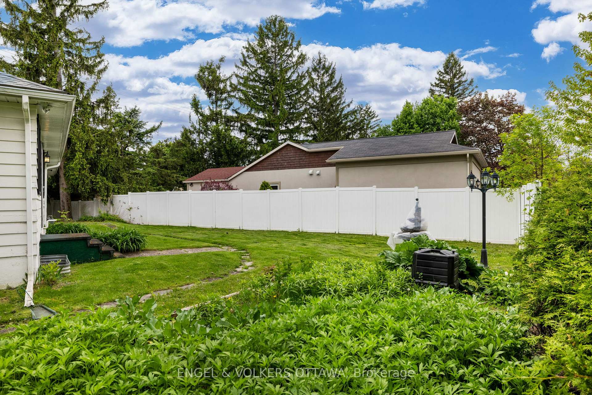 Photo 32 of 1960 Alta Vista Drive, Ottawa, Faircrest Heights — HOMEH