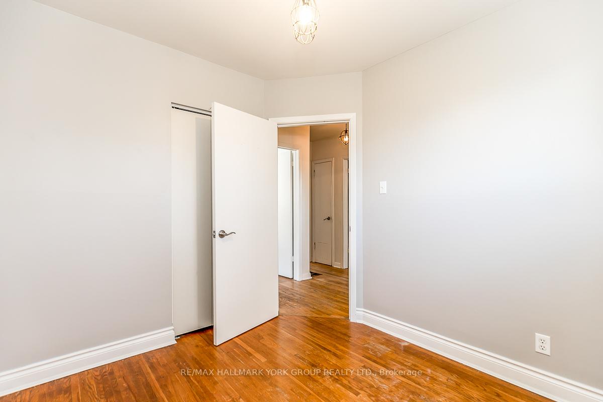 Photo 4 of Unit Lower, 6 Davis Road, Aurora, Aurora Highlands — HOMEH
