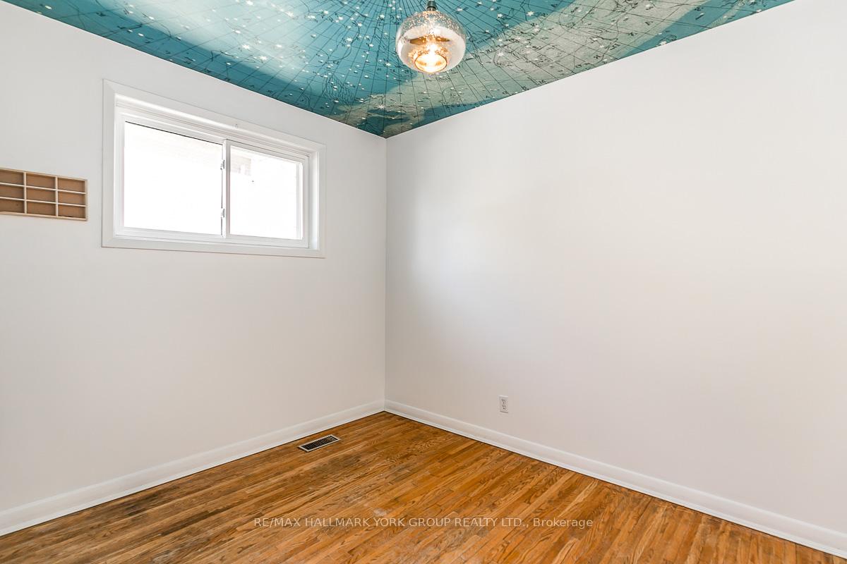 Photo 5 of Unit Lower, 6 Davis Road, Aurora, Aurora Highlands — HOMEH