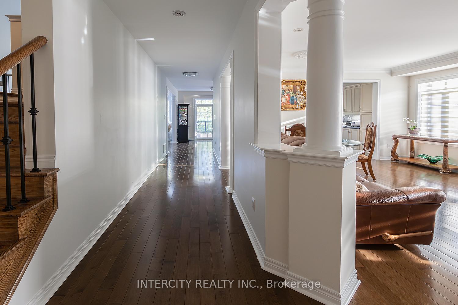 Photo 4 of 23 Halo Court, Vaughan, Patterson — HOMEH