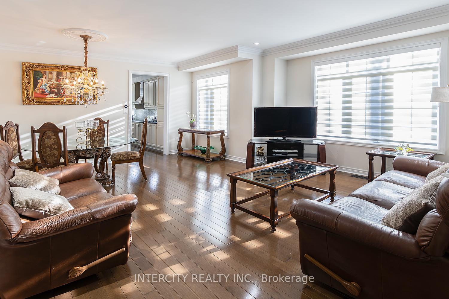 Photo 7 of 23 Halo Court, Vaughan, Patterson — HOMEH