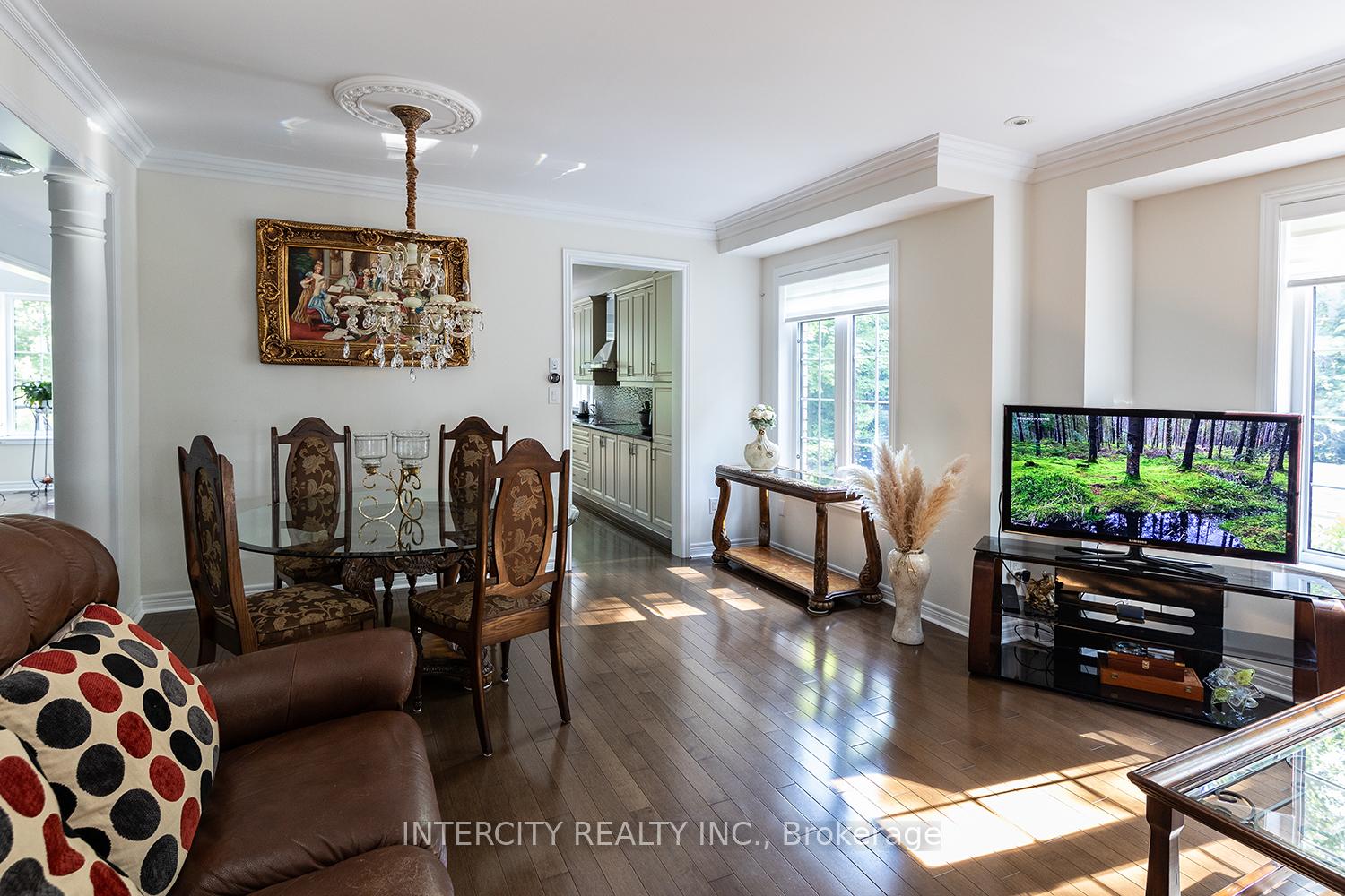 Photo 12 of 23 Halo Court, Vaughan, Patterson — HOMEH
