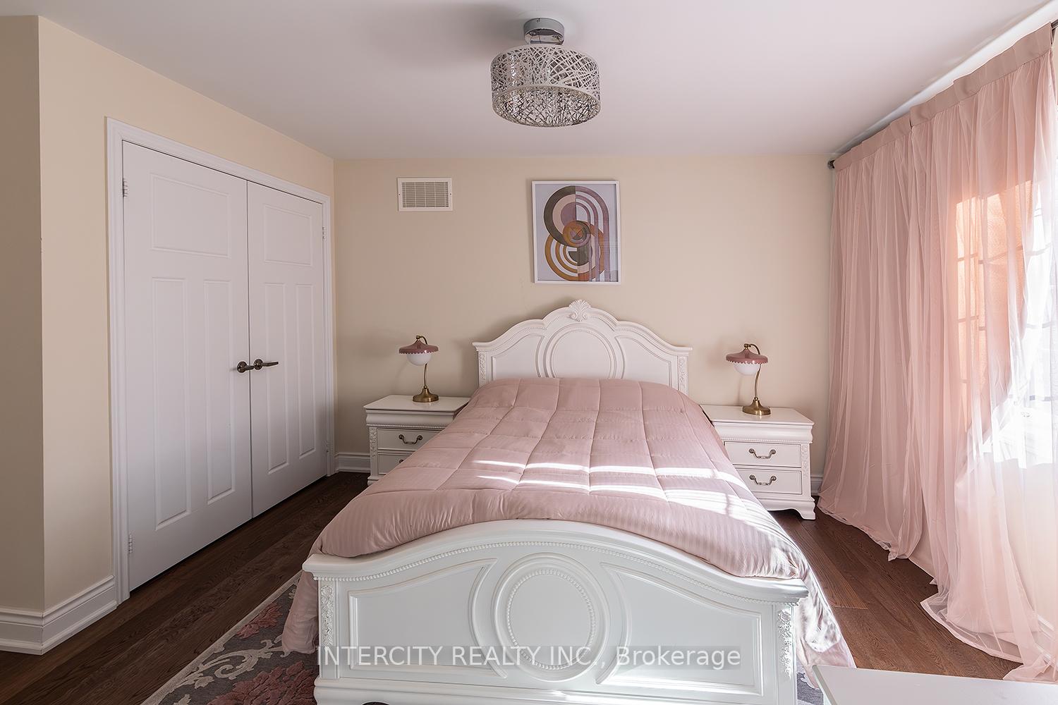 Photo 19 of 23 Halo Court, Vaughan, Patterson — HOMEH