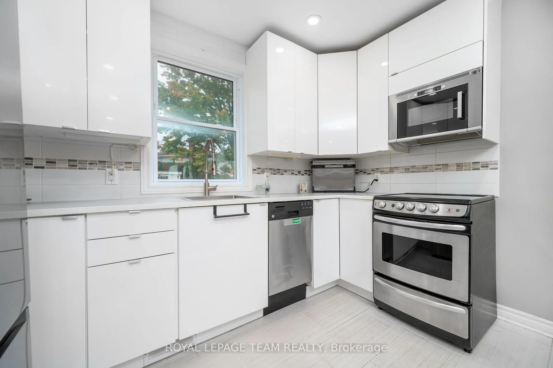 Photo 23 of 3771 Albion Road S, Ottawa, Sawmill Creek/Timbermill — HOMEH