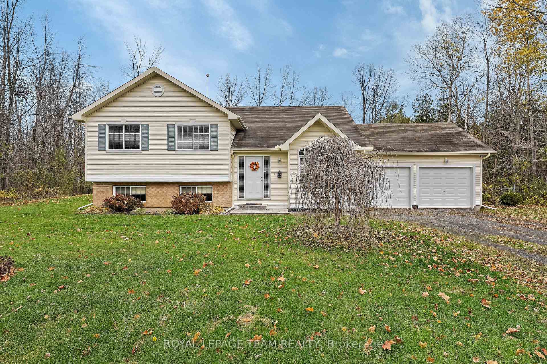 Photo 2 of 322 Cedar Crest Drive, Beckwith, Beckwith Twp — HOMEH