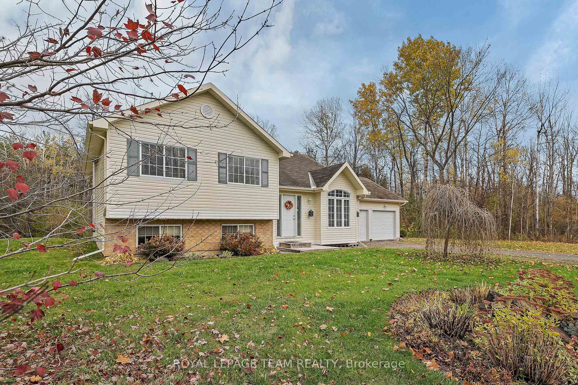 Photo 4 of 322 Cedar Crest Drive, Beckwith, Beckwith Twp — HOMEH