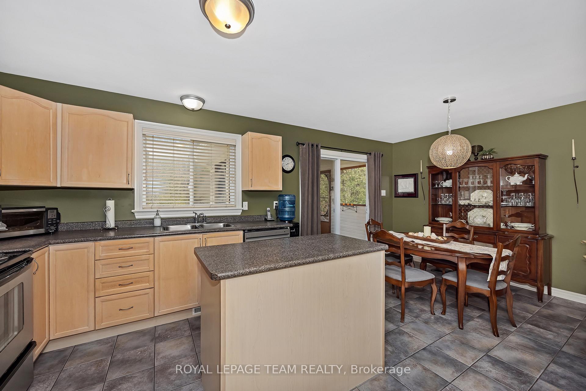 Photo 13 of 322 Cedar Crest Drive, Beckwith, Beckwith Twp — HOMEH