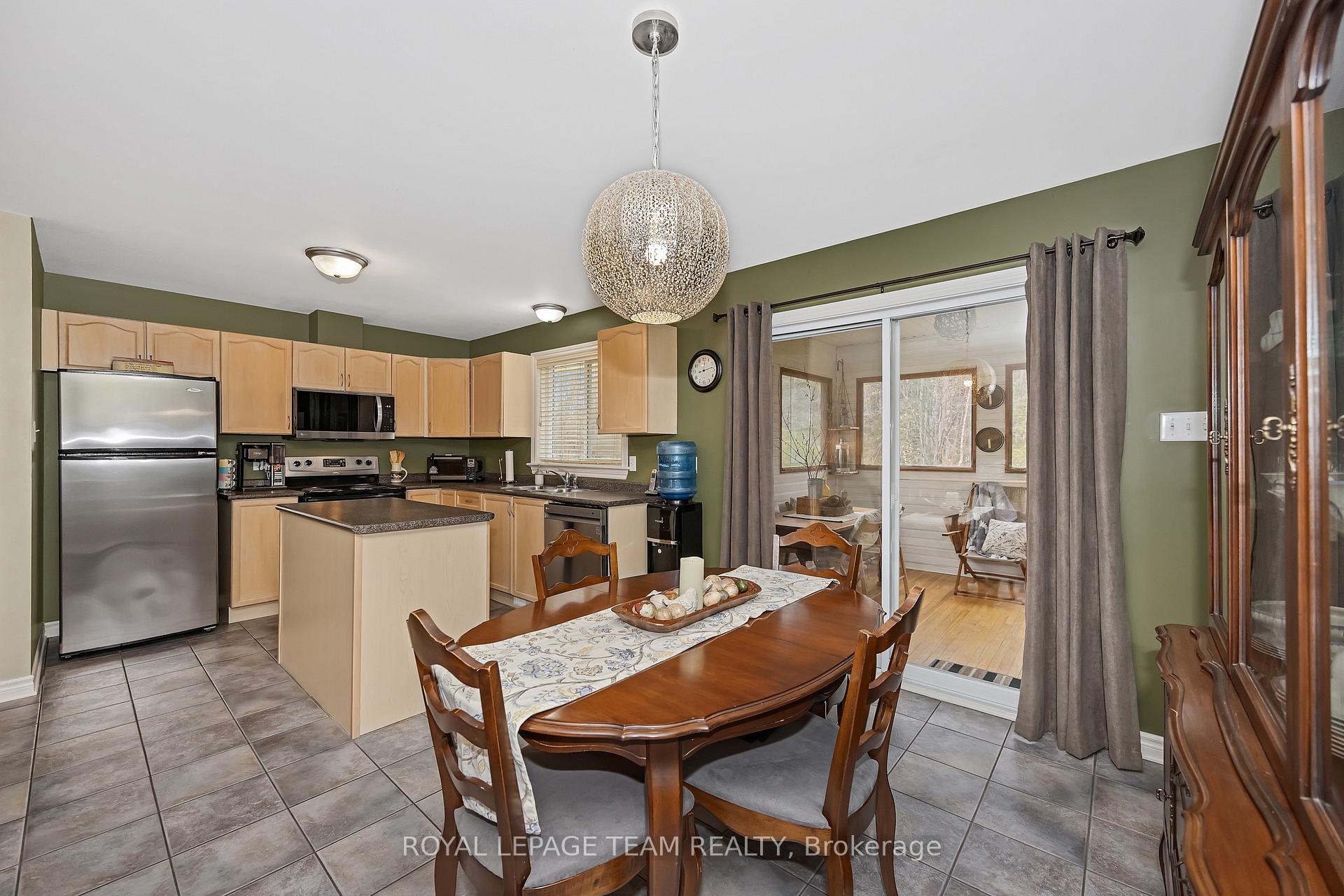 Photo 18 of 322 Cedar Crest Drive, Beckwith, Beckwith Twp — HOMEH