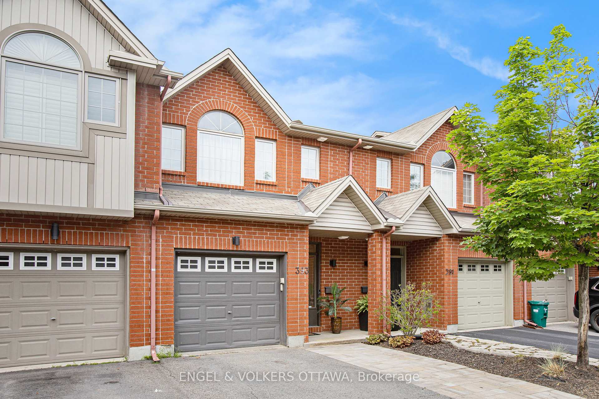 Photo 2 of 393 Meilleur Private, Ottawa, Vanier — HOMEH