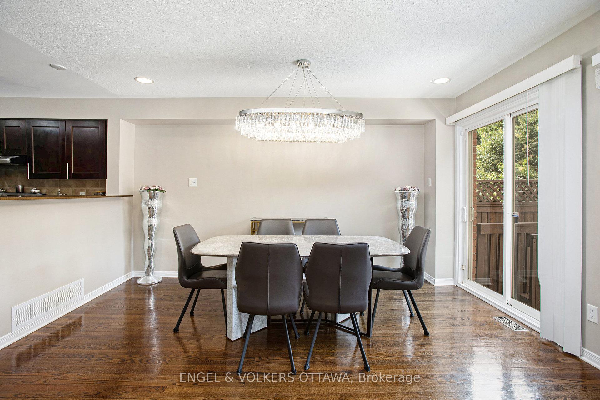Photo 5 of 393 Meilleur Private, Ottawa, Vanier — HOMEH