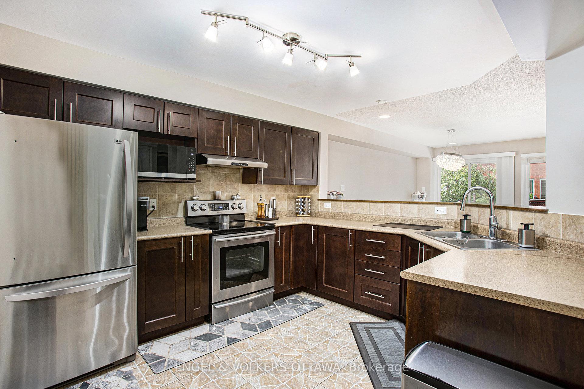 Photo 7 of 393 Meilleur Private, Ottawa, Vanier — HOMEH