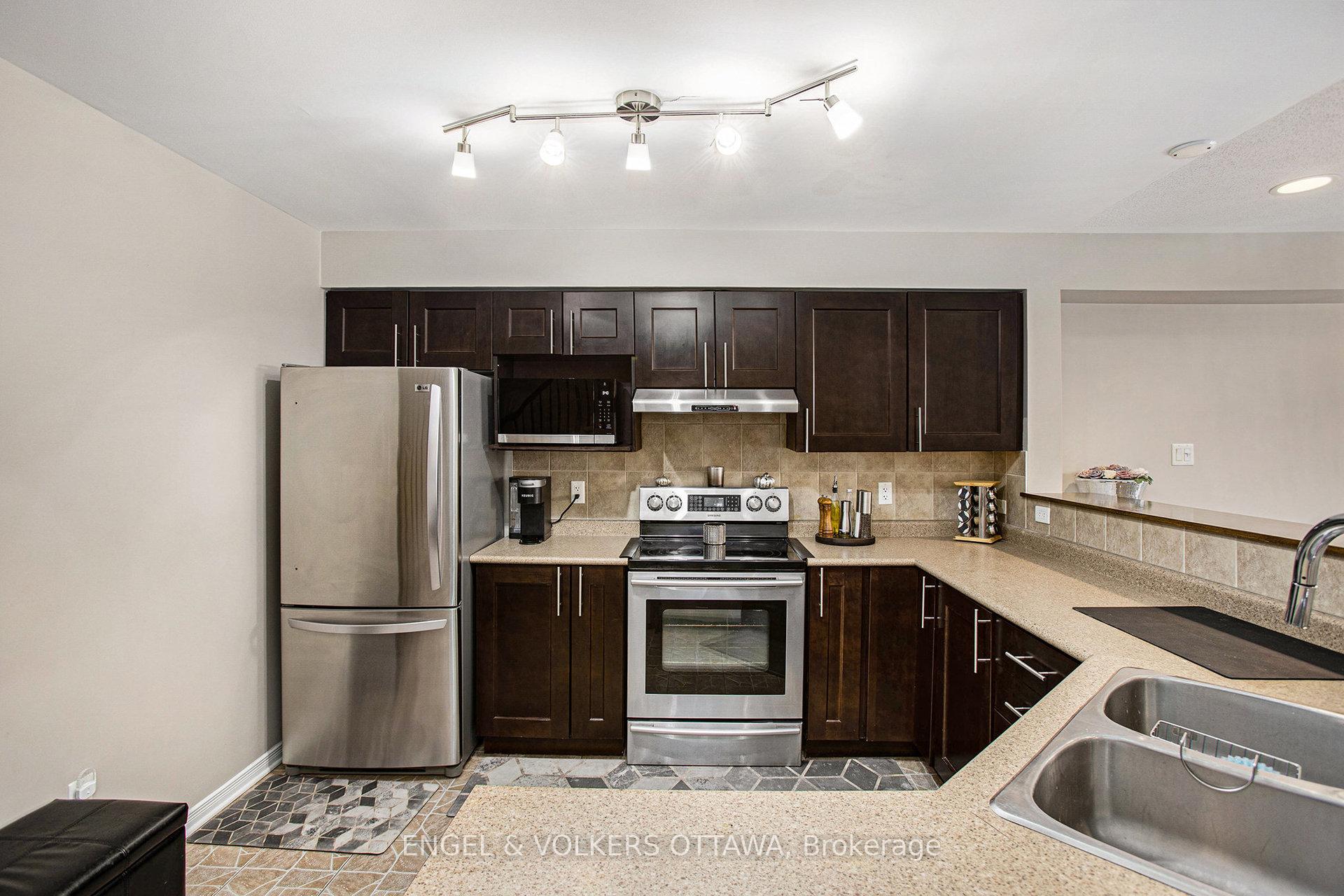 Photo 9 of 393 Meilleur Private, Ottawa, Vanier — HOMEH