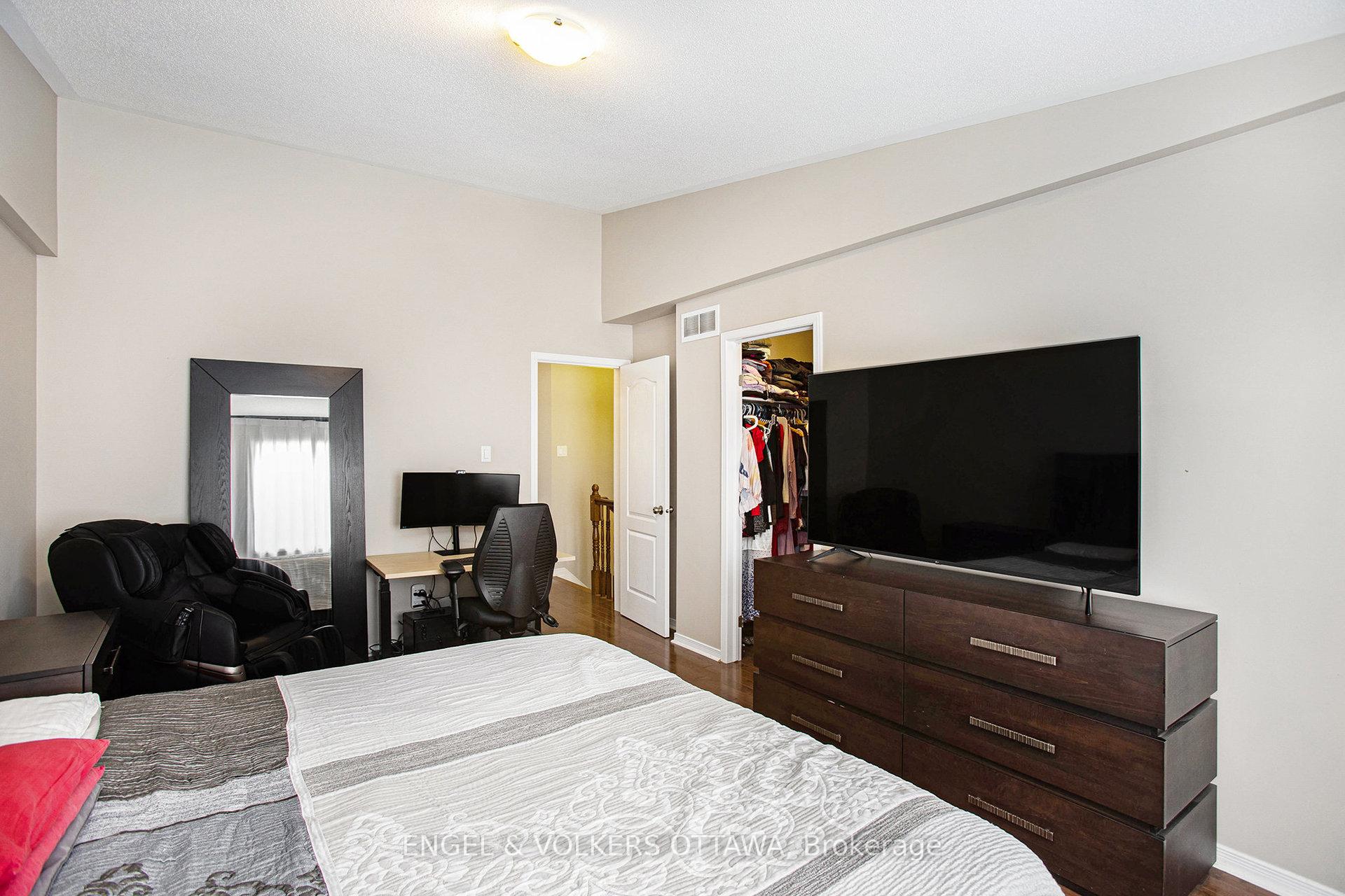 Photo 10 of 393 Meilleur Private, Ottawa, Vanier — HOMEH