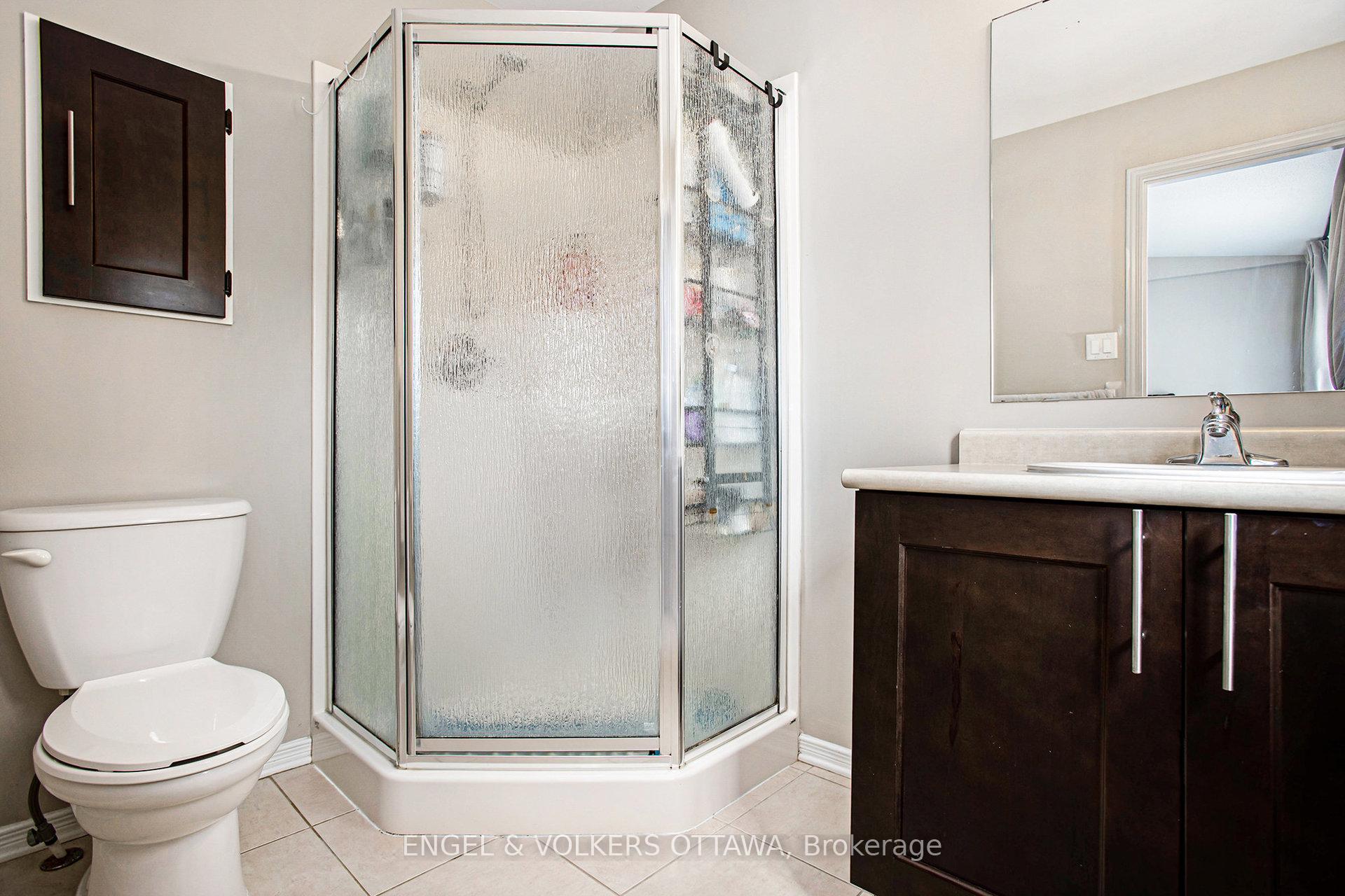 Photo 12 of 393 Meilleur Private, Ottawa, Vanier — HOMEH
