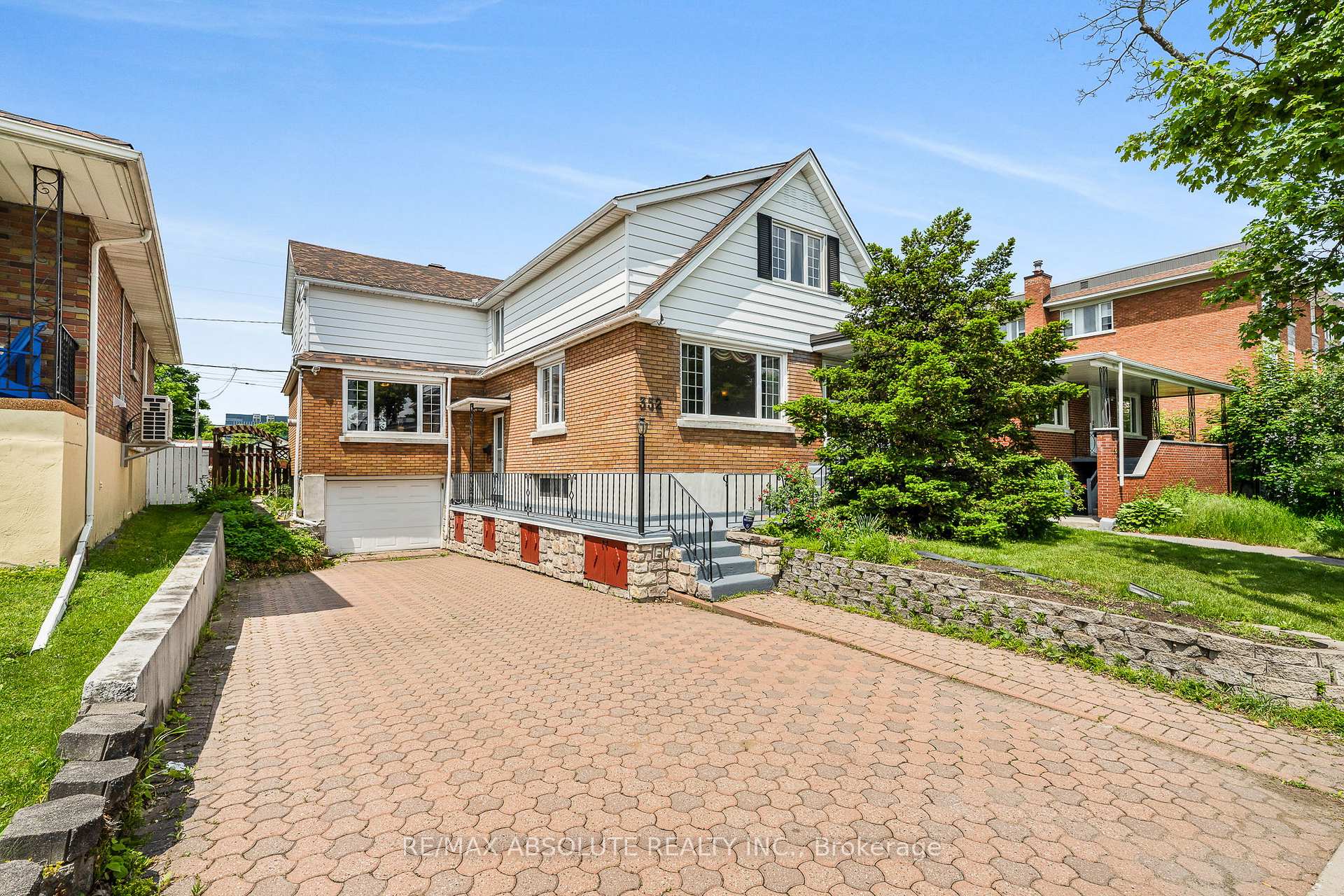 Front of 352 Lacasse Avenue