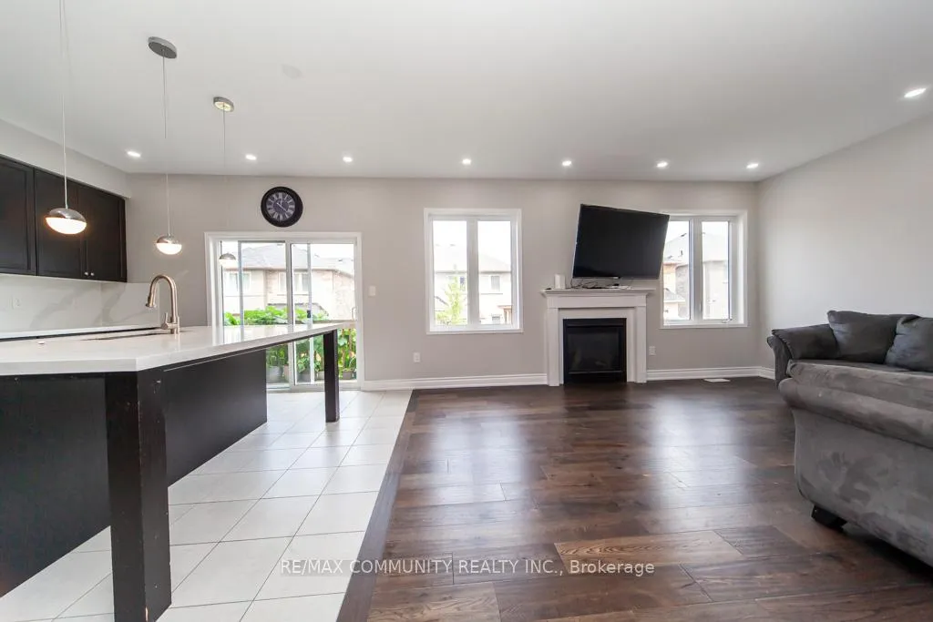 Photo 10 of 24 Raithby Crescent, Ajax, Central East — HOMEH