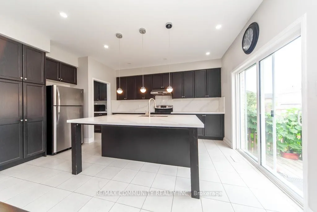 Photo 14 of 24 Raithby Crescent, Ajax, Central East — HOMEH