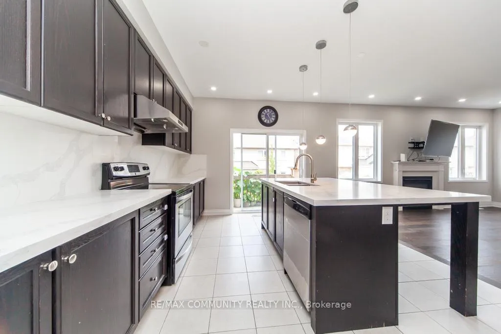 Photo 17 of 24 Raithby Crescent, Ajax, Central East — HOMEH