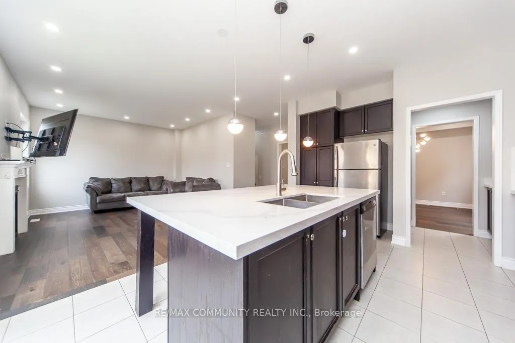 Photo 18 of 24 Raithby Crescent, Ajax, Central East — HOMEH