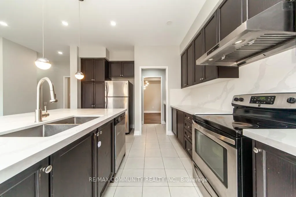 Photo 19 of 24 Raithby Crescent, Ajax, Central East — HOMEH