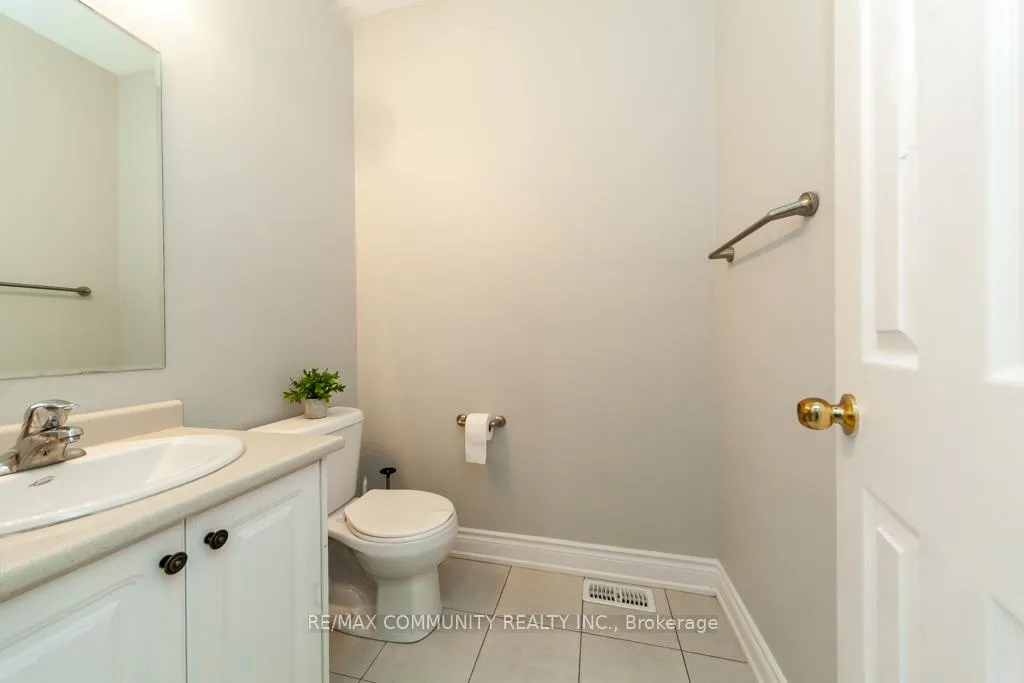 Photo 23 of 24 Raithby Crescent, Ajax, Central East — HOMEH