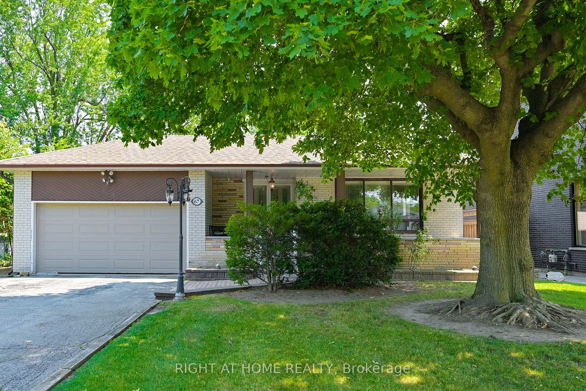 Photo 2 of 67 Netherford Road, Vaughan, Maple — HOMEH