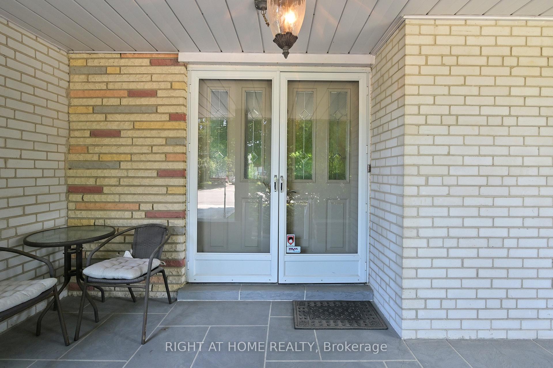 Photo 4 of 67 Netherford Road, Vaughan, Maple — HOMEH