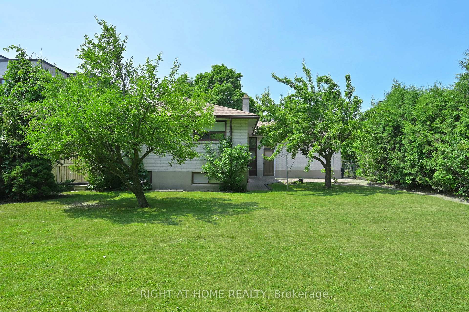 Photo 9 of 67 Netherford Road, Vaughan, Maple — HOMEH