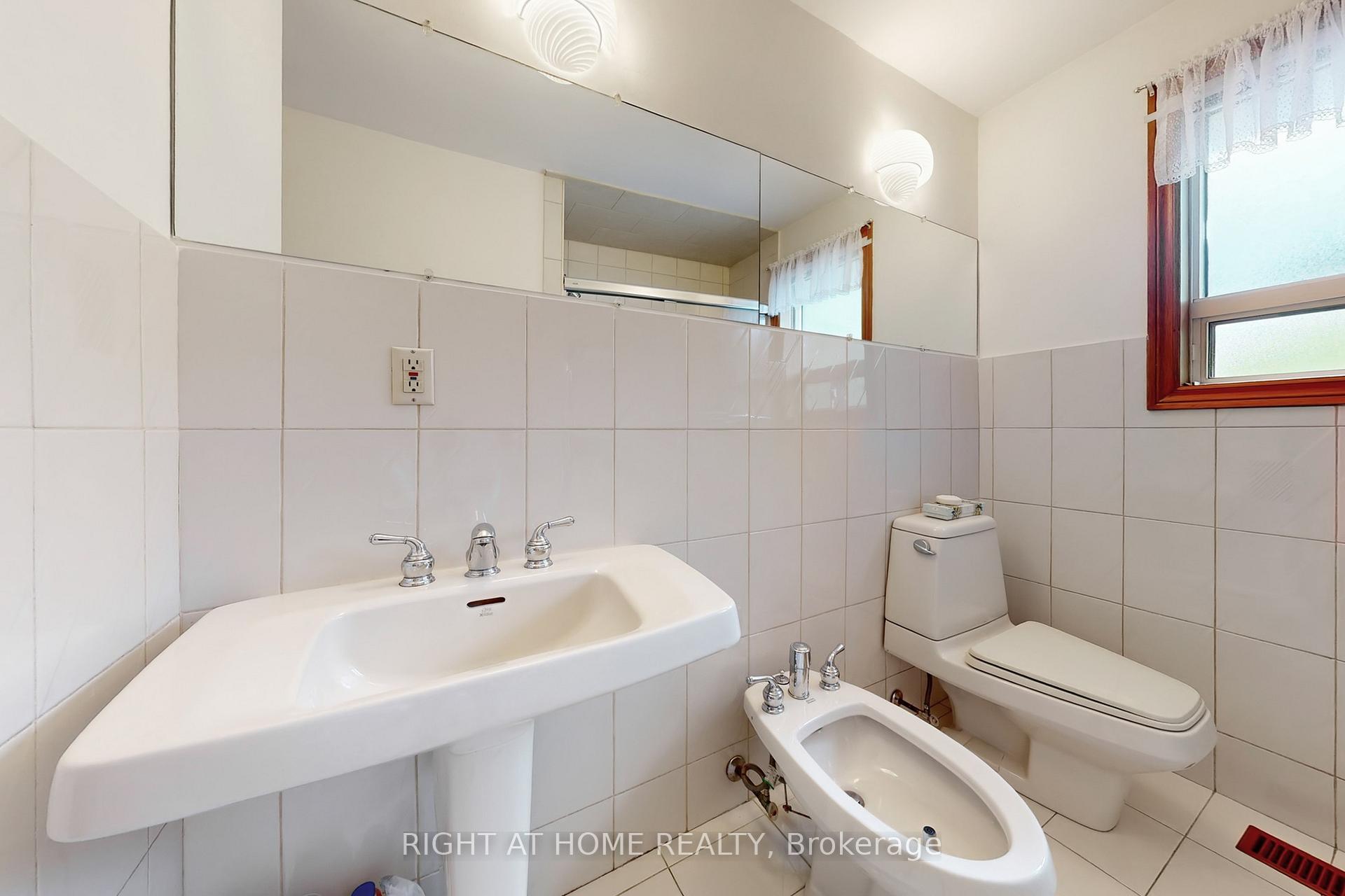 Photo 24 of 67 Netherford Road, Vaughan, Maple — HOMEH