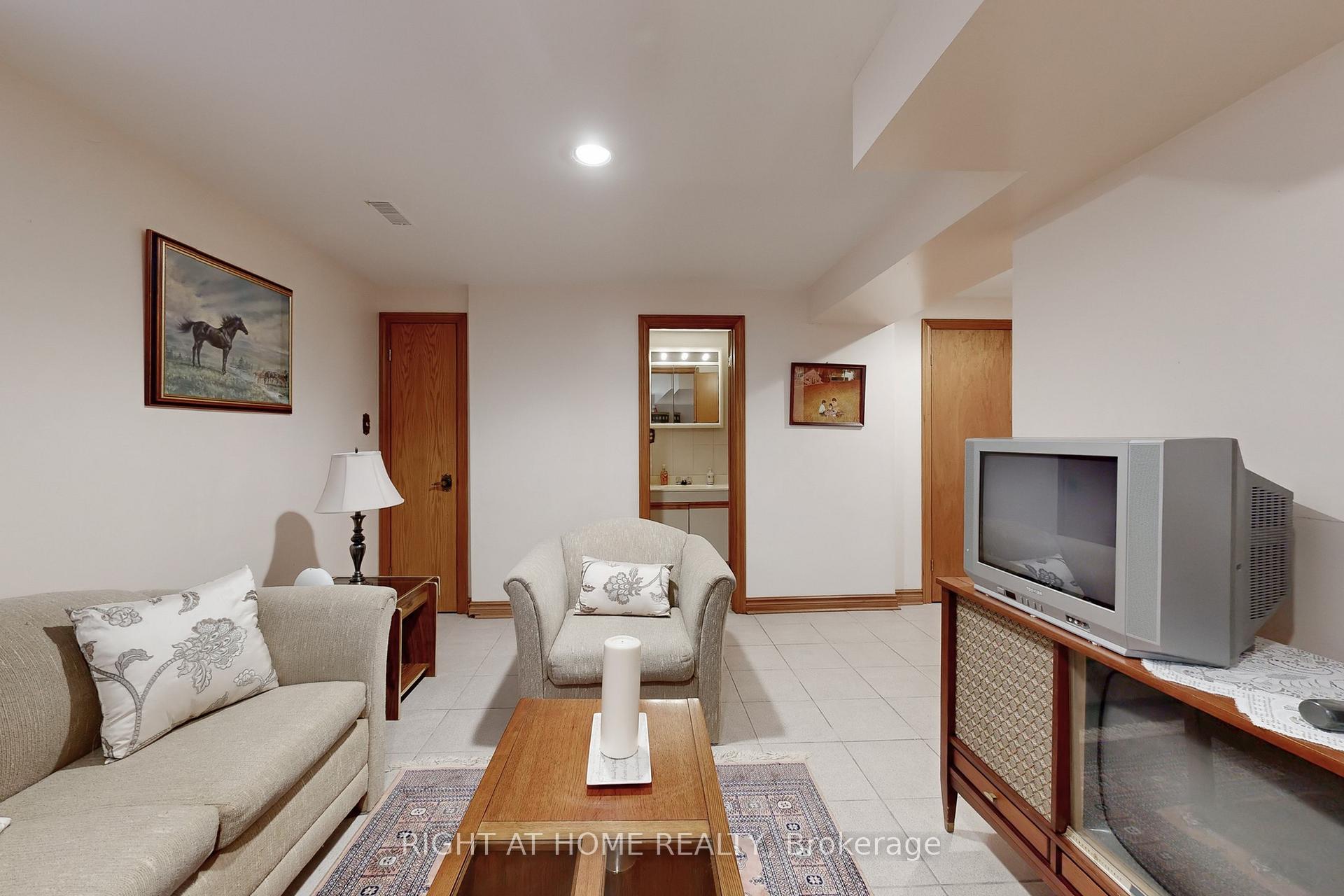 Photo 28 of 67 Netherford Road, Vaughan, Maple — HOMEH