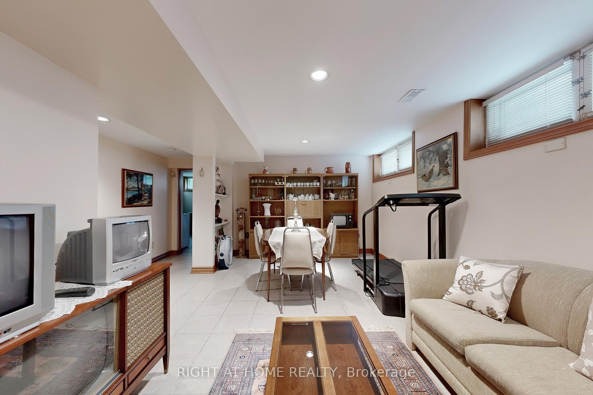 Photo 29 of 67 Netherford Road, Vaughan, Maple — HOMEH